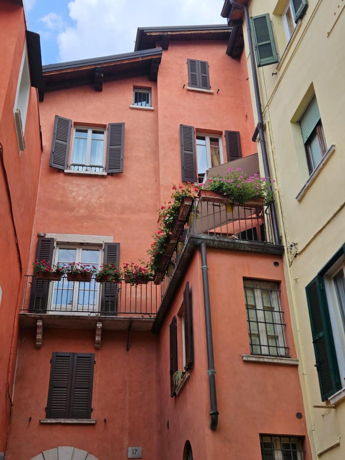 Il Cortiletto- Le Piazze Apartment เบรเชีย ภายนอก รูปภาพ